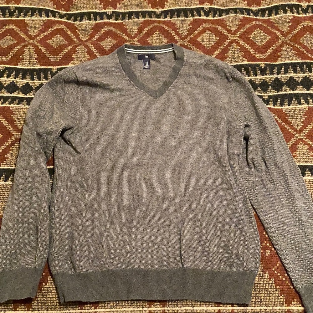Gap v neck sweater